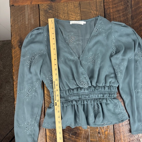 ASTR The Label Sage Green Embroidered Peplum Blouse Top Size M - Picture 5 of 10